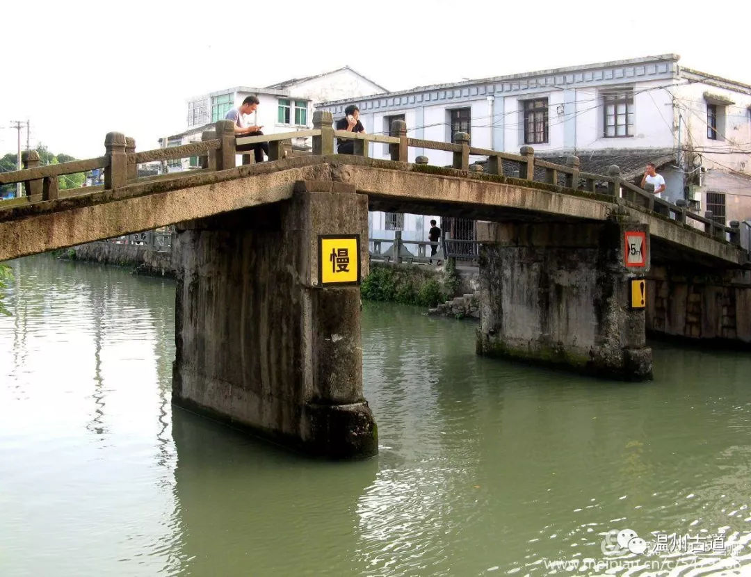 南白象塔全景图,南白象公园