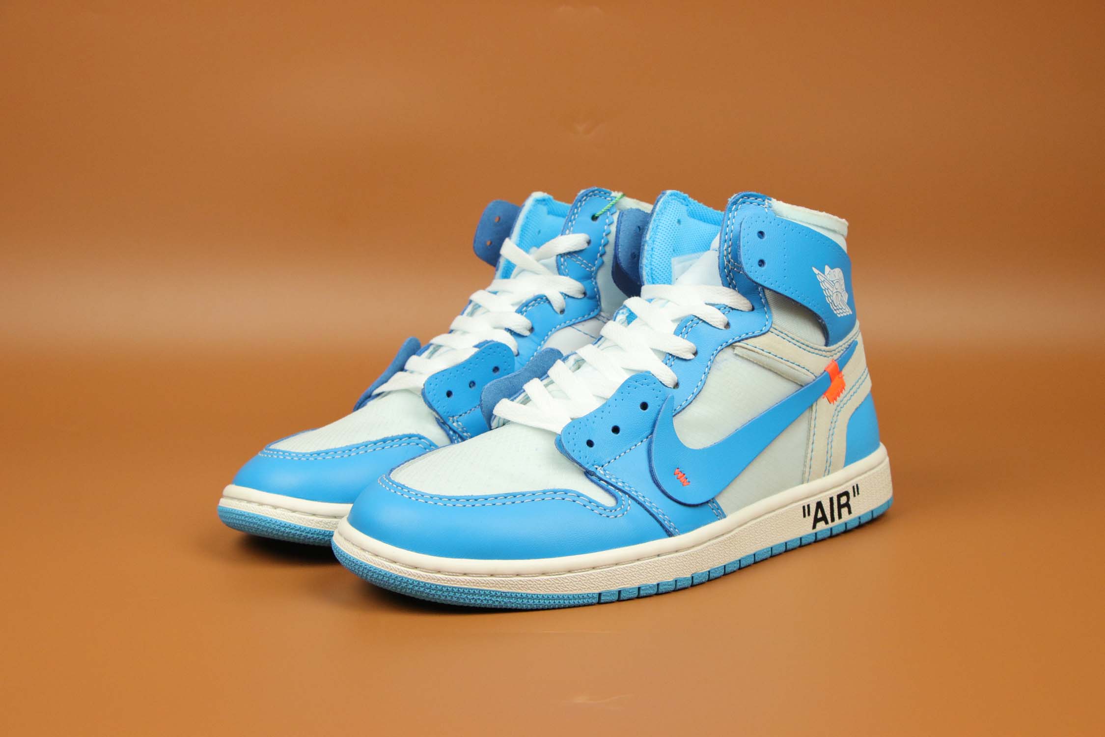 aj1北卡蓝联名ow什么皮面的,ow联名aj1北卡蓝明星穿搭