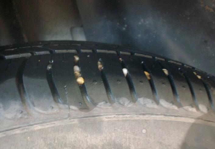 每年夏天爆胎多，爆胎后该如何应对？防爆胎究竟好不好？