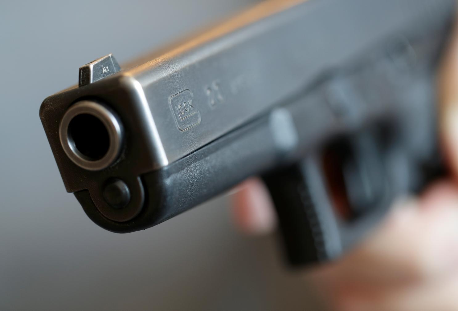 格洛克怎样才可以射击,格洛克手枪怎么拿