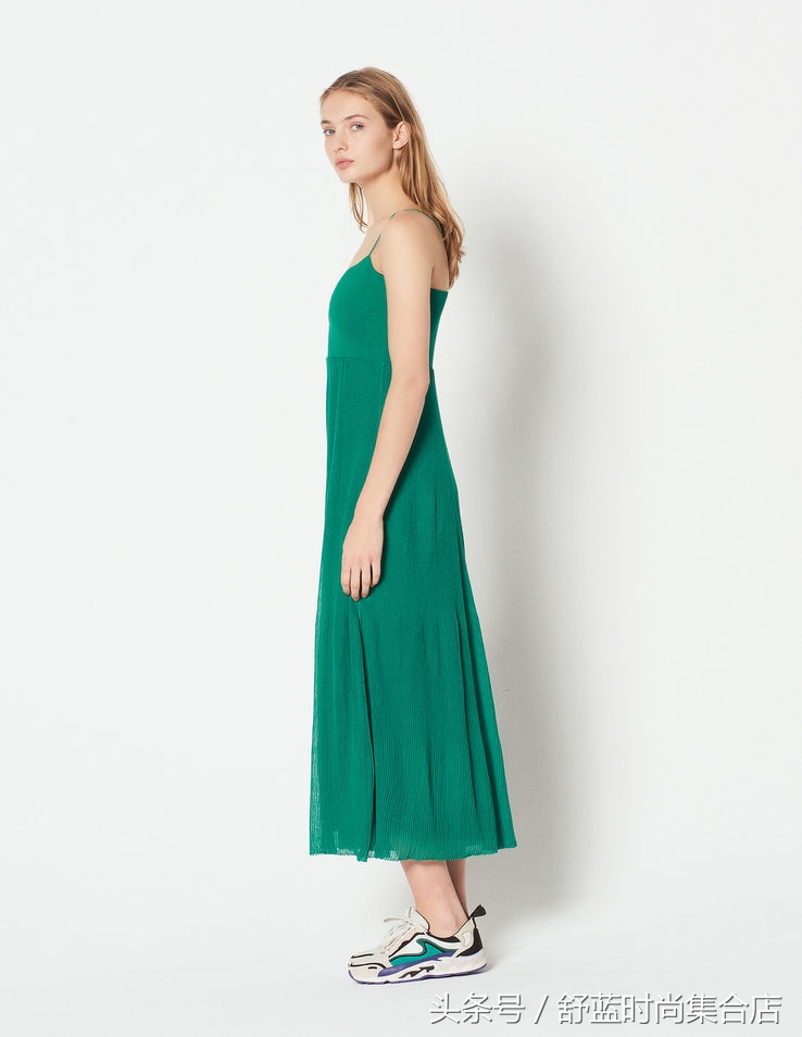 雪莉少女感吊带红裙,雪莉怎么放飞自己