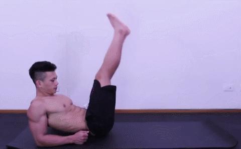 在家用瑜伽垫怎么练腹肌动作,瑜伽垫健身动作腹肌怎么练好看