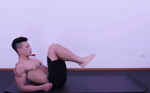 在家用瑜伽垫怎么练腹肌动作,瑜伽垫健身动作腹肌怎么练好看