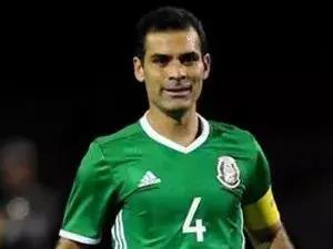 一人进3球,一人单场进五个球