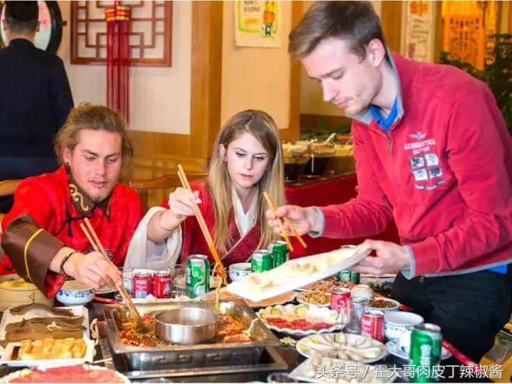 当外国人吃了火锅后，仿佛新世界的大门就被开启了