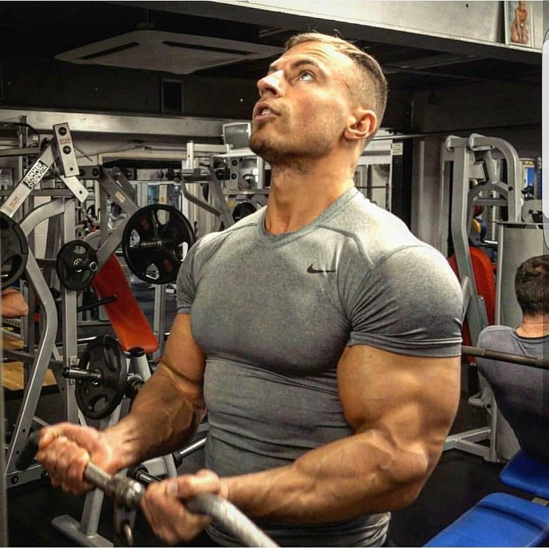 二头弯举后胳膊一直伸不直,二头弯举酸痛恢复