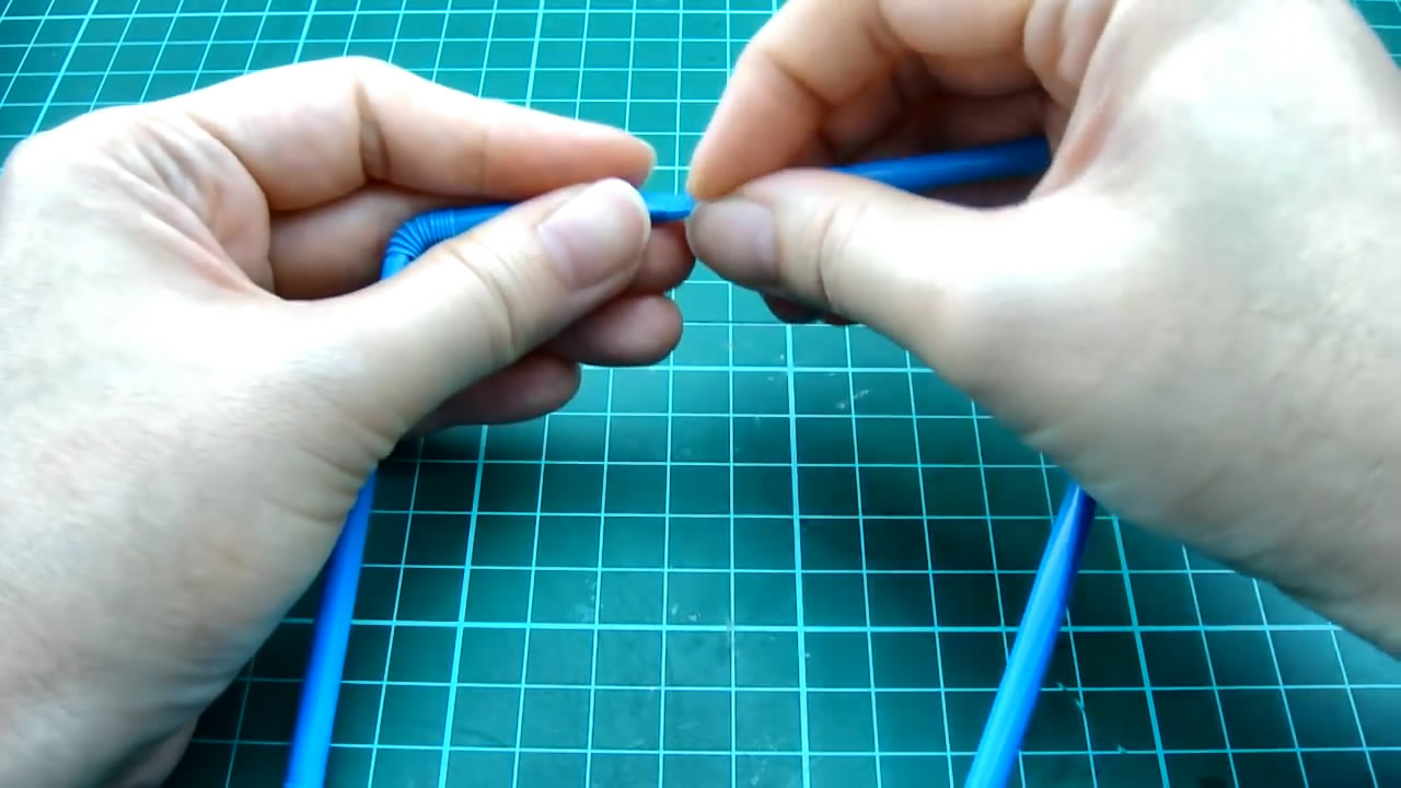 教你学会如何制作袖珍迷你的足球和球门，是不是很有创意！