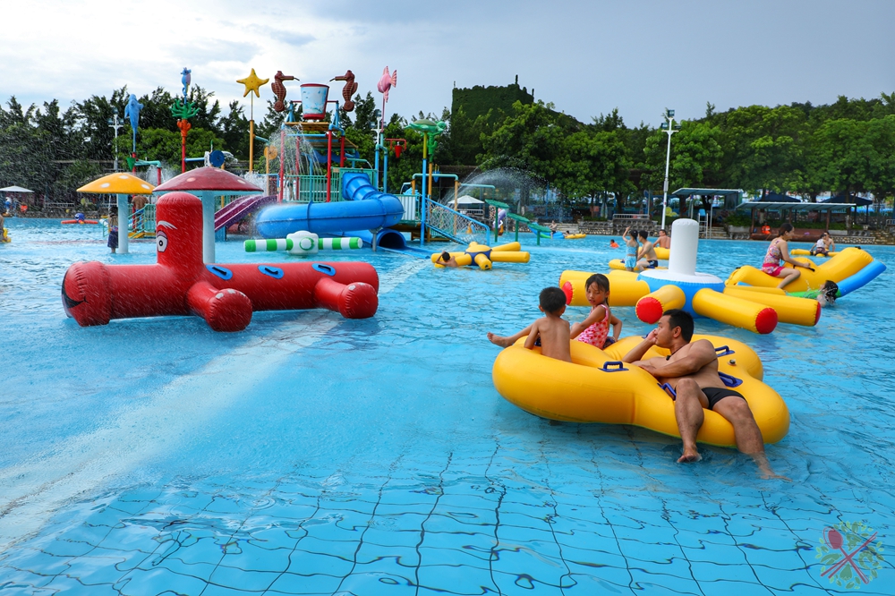 暑假带孩子逛公园,带孩子玩跳楼