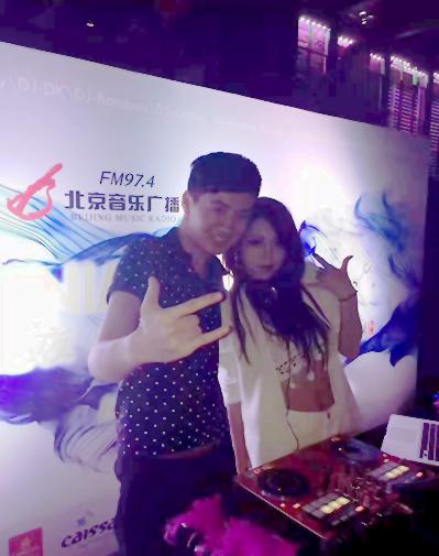 千朝浪屿水上乐园夜场视频,千朝浪屿水世界夜场好玩吗