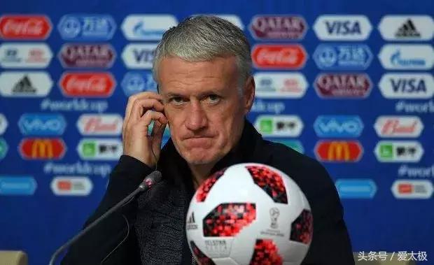 法国队2018夺冠拿大力神杯,2018世界杯法国举起大力神杯