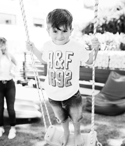 c罗儿子迷你罗2030世界杯,c罗和他儿子迷你罗在一起跳舞