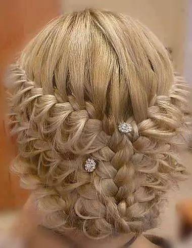 一款附有知性女神气质的编发教程,减龄好看的侧编发教学简单好上手