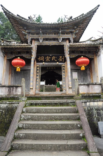 腾冲凤凰宝集泡温泉,腾冲民宿泡温泉推荐