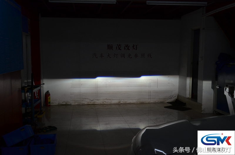 灯光不够亮换灯带,灯光不亮换灯泡还是透镜