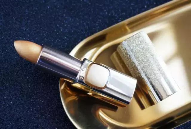 女神们最爱的口红颜色有哪些？这种动人心魄的红瞬间秒杀一切！