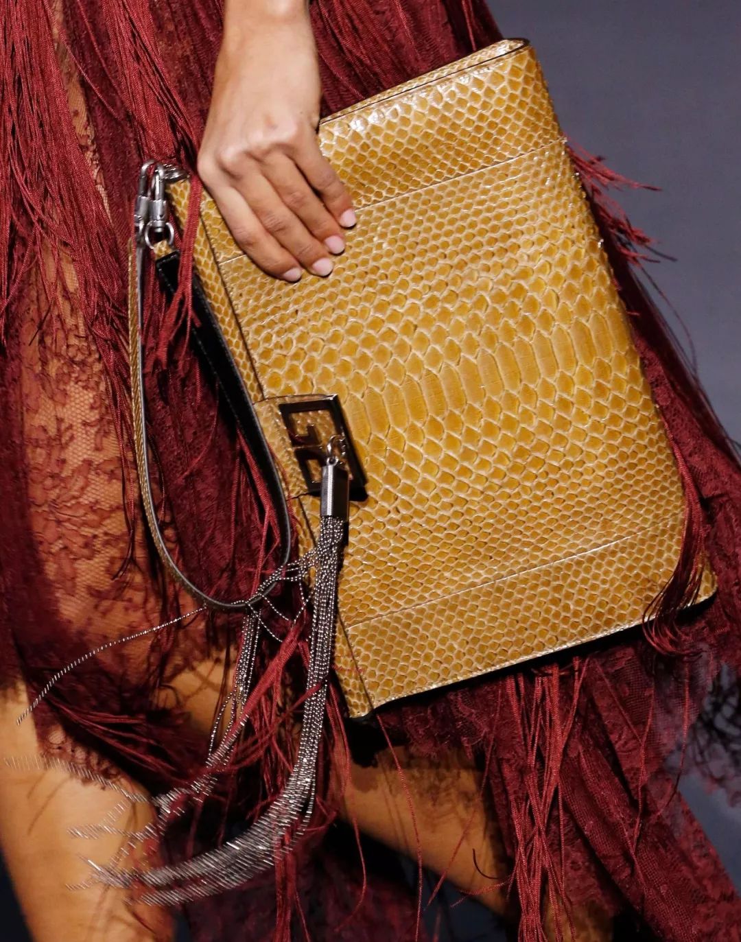 买包包就像白送的一样,买包就是投资