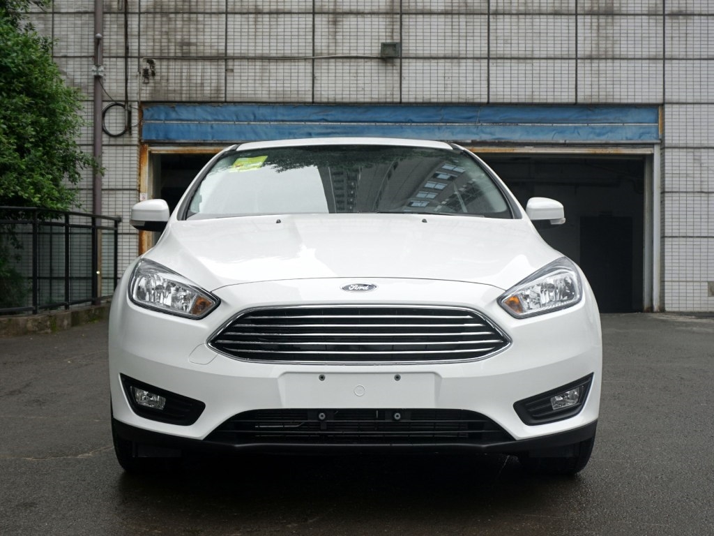 福特福克斯三厢2021款stline试驾,福克斯active降价5万