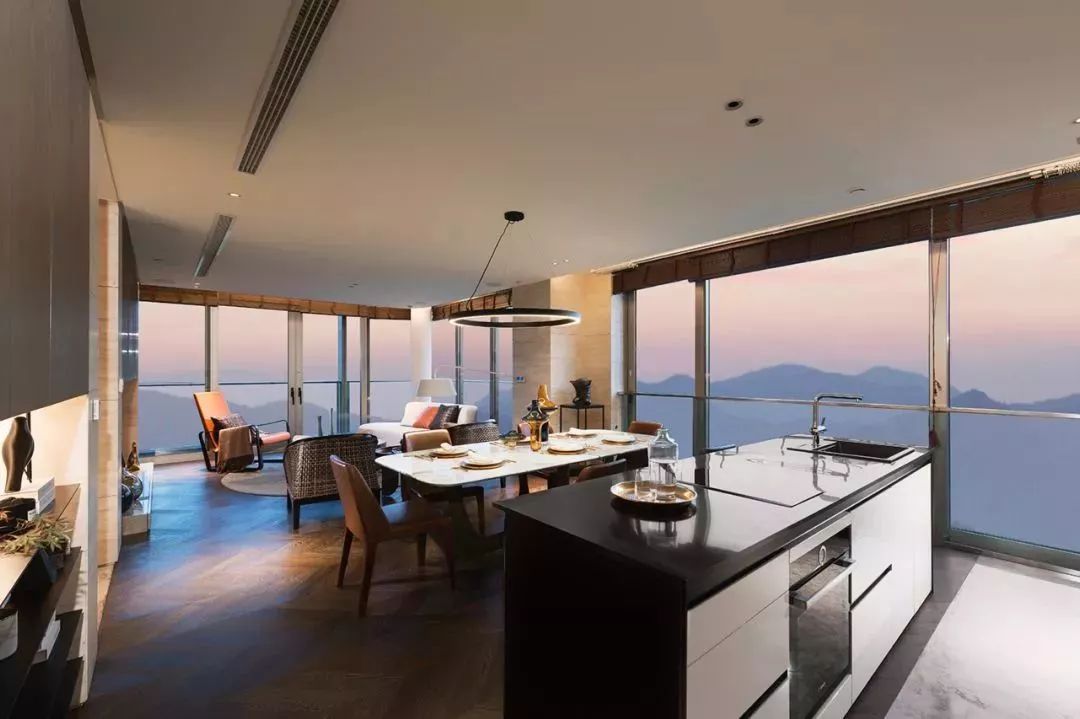 义乌这地方太惊艳！2880只瓷碗铺地，30万元一株的羽毛枫，近百万元一棵的黑松……