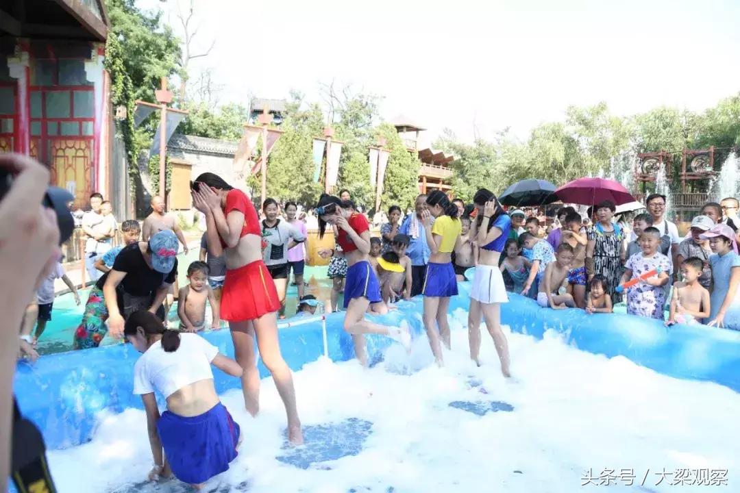 世界杯足球宝贝巡游,足球宝贝秀现场