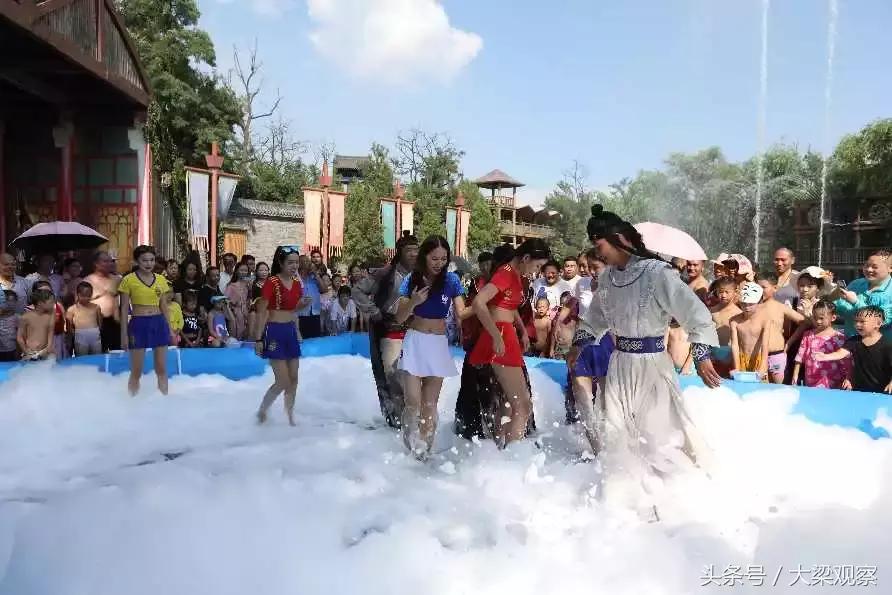 世界杯足球宝贝巡游,足球宝贝秀现场