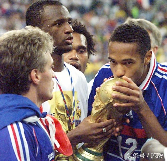 世界杯足球10大感人瞬间,世界杯十大足球精彩瞬间