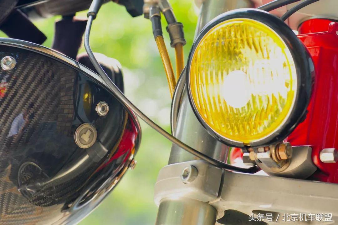 TORC碳纤复古盔确实有点不一样、材质、做工都不错、颜值也可以