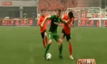 球场恶意犯规回应,球场恶意判罚