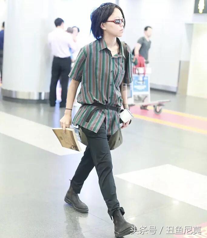 王菲女儿窦靖童脸上纹身被洗掉,王菲女儿窦靖童纹身