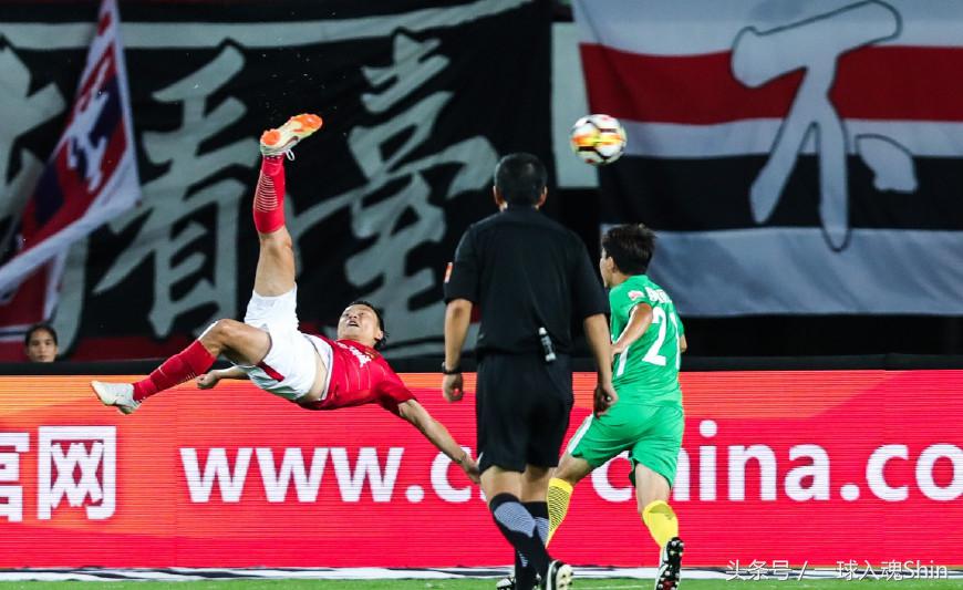 郜林倒钩射门致敬c罗,郜林当年的倒钩金钩有多强