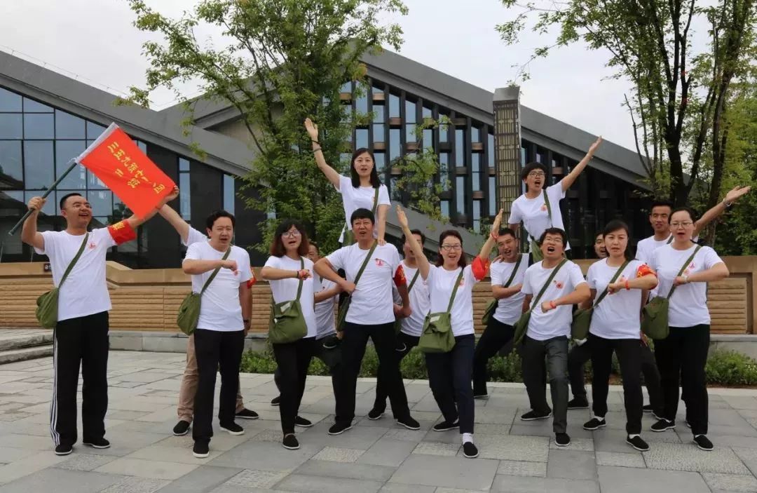 鍏ㄤ綋鍏氬憳璧村欢瀹夌孩鑹查潻鍛芥牴鎹湴,涓冨崄鍚嶅厷鍛橀綈鑱氱孩鑹叉牴鎹湴