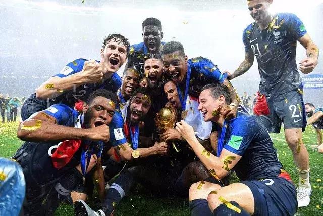 法国国家队球衣队徽下的字,法国足协球衣