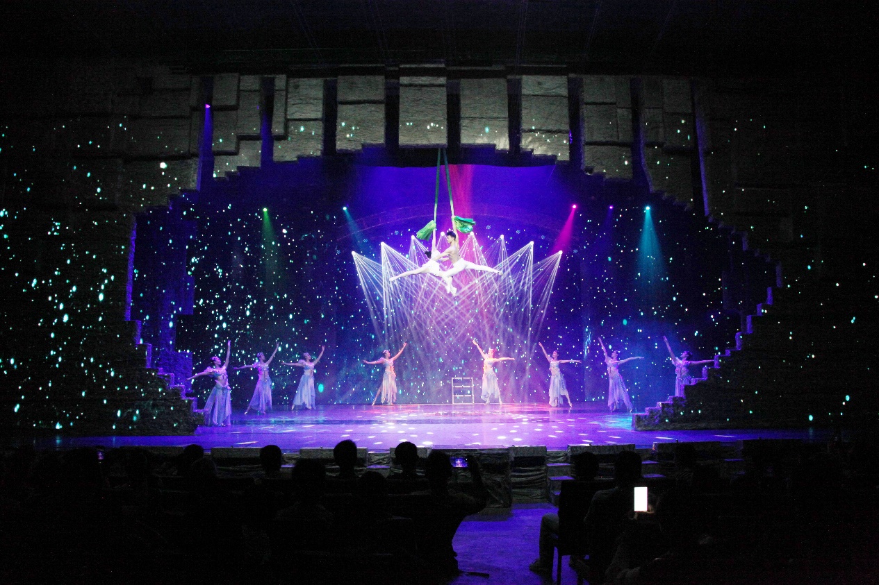 好玩不晒还能带娃，长鹿夜场一次过玩够本！