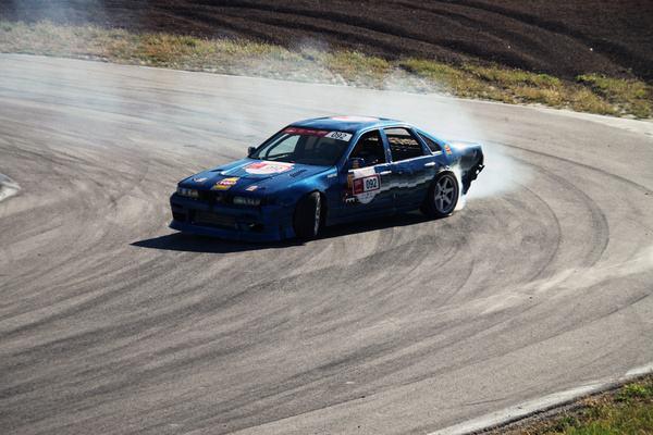 忘了拉手刹交通事故视频,司机忘了拉手刹