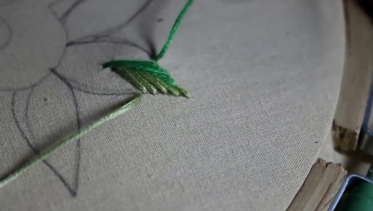 简单刺绣花草针法教程,初学刺绣花朵针法教程