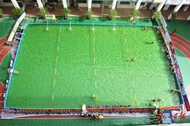 校园事简单报丨操场变泳池，海口城区学校首个移动式泳池投入使用