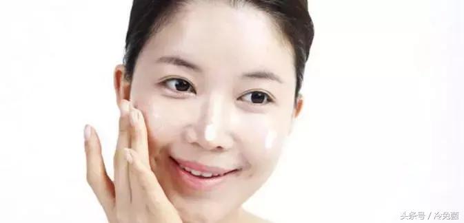 夏天脸部干燥起皮？这4件事一定要做好，让皮肤水嫩起来