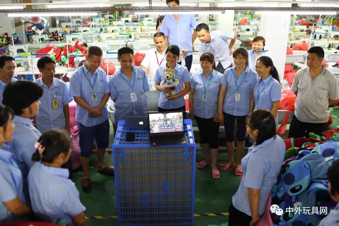 玩具工厂红色小女孩的故事,玩具工厂小女孩的故事完整版