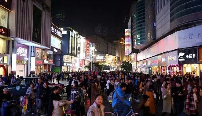 淮河路步行街阿迪达斯,合肥淮河路步行街阿迪达斯