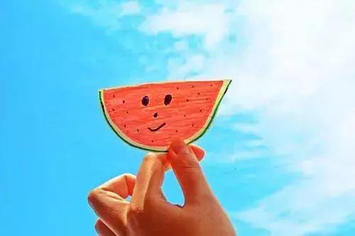 愿陪君醉笑三千场不诉离殇意思,醉笑陪君三千场不诉离殇写给谁的