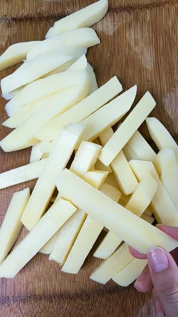 薯条怎么做非常脆跟麦当劳一样,薯条又脆又香的好办法