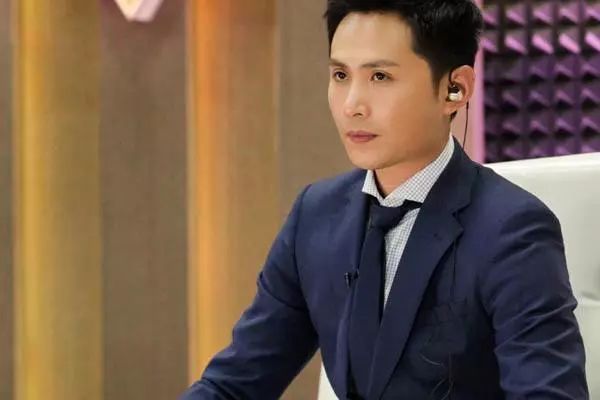 边江大大教你如何模仿你们的老公（李易峰陈伟霆林更新赵又廷）