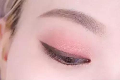 单眼皮适合的画眼线方法,单眼皮不同眼型怎么画眼线