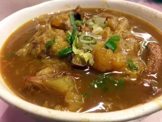 这家店老板脾气暴，服务差，顾客却天天排队，凭啥？