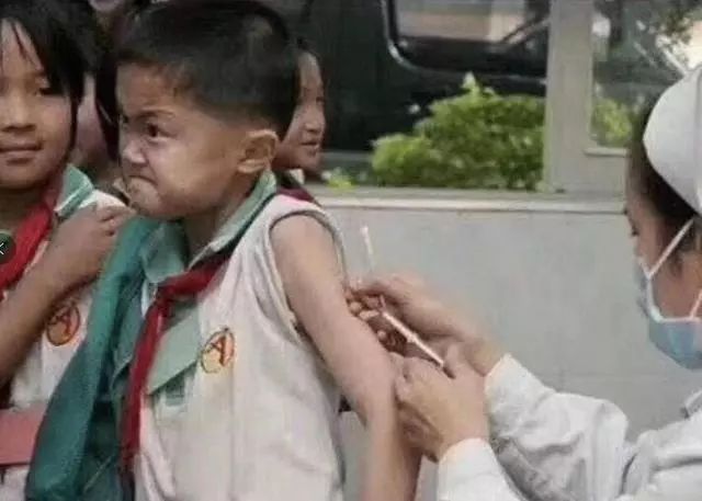 扎疫苗的地方过了很久还疼,扎疫苗的部位很疼