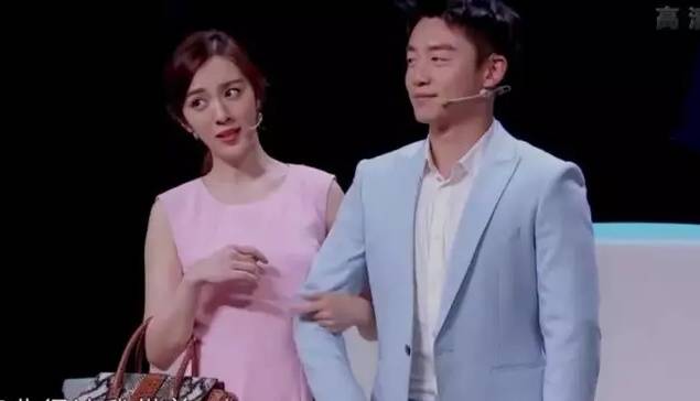 88年小姐姐人美心善，热心公益，郑恺见她脸都红了？