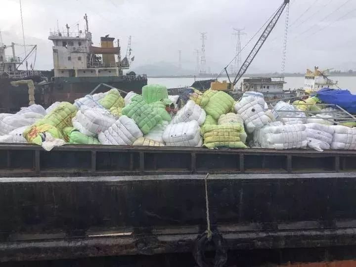 韩国旧衣服被截,500吨韩国旧衣服