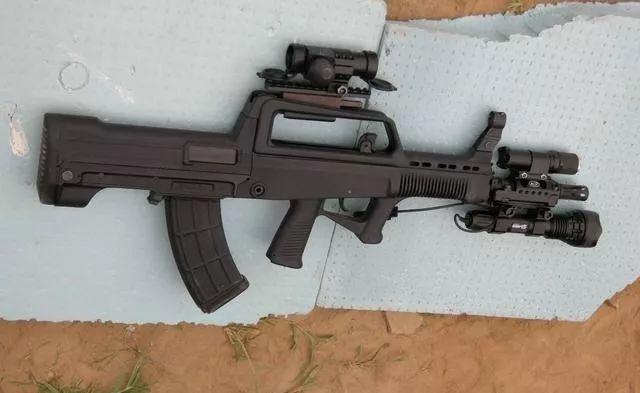 只有先进*器武**才能披三色编制袋！解放军现在还用哪些土法子？