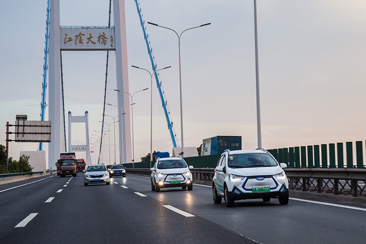 鏂拌兘婧愭睙娣甶ev6e璇曢┚瑙嗛,姹熸樊iev6e璇曢┚