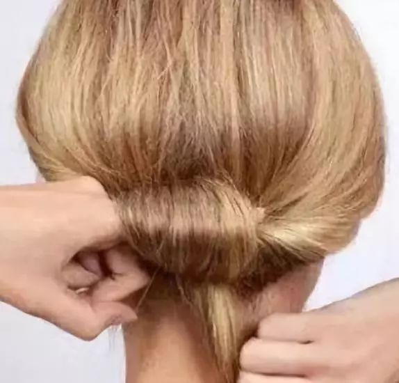 简单易上手的低发髻盘发造型教程,最简单优雅发髻的盘法