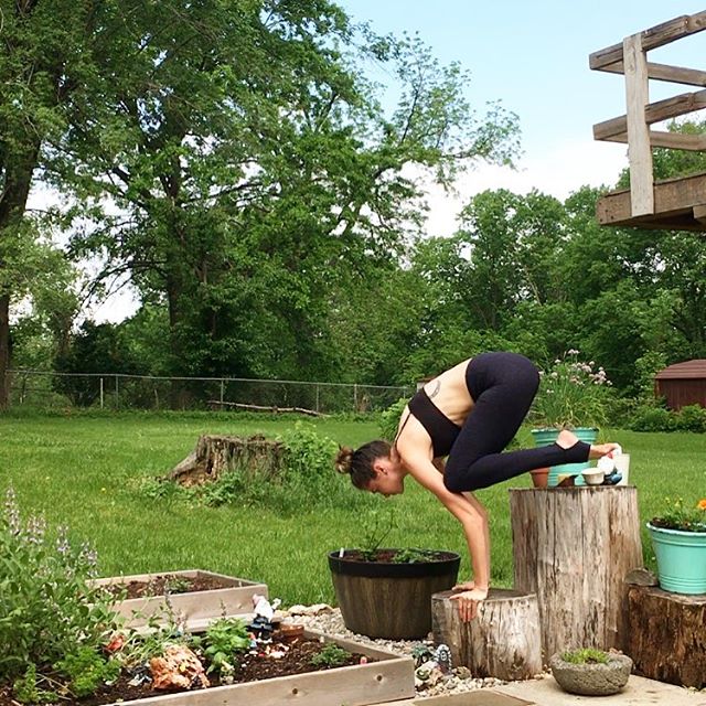 4个小动作帮你矫正驼背塌腰图片,矫正驼背的锻炼方法视频